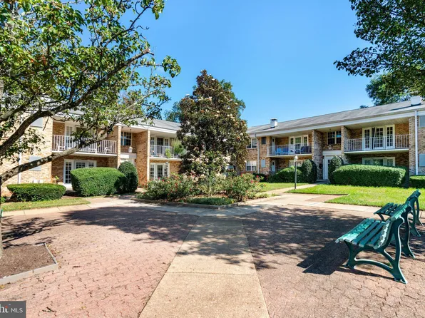 1132 S Washington St APT 204, Falls Church, VA 22046