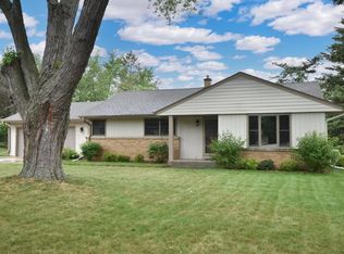 3525 Sunny Crest Dr, Brookfield, WI 53005