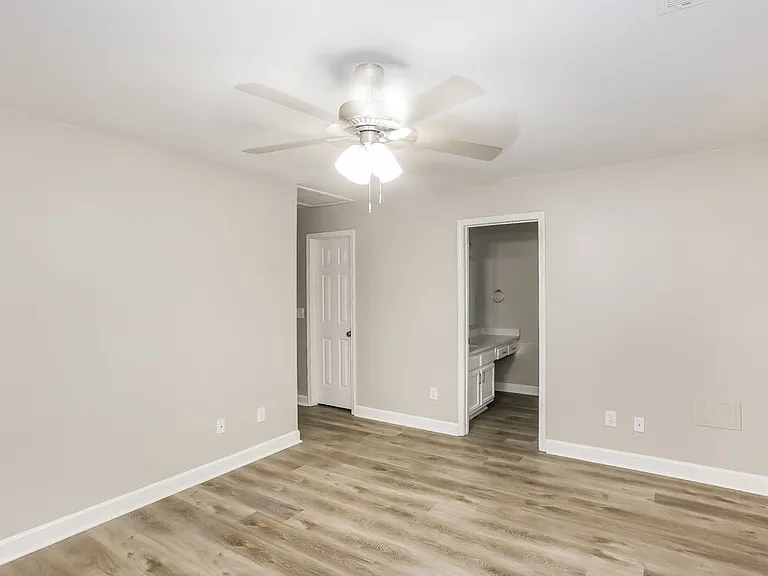 735 Continental Dr — Photo 10