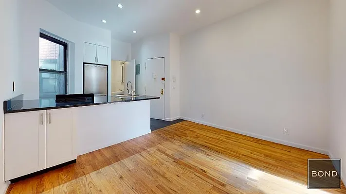 Rented by Bond New York | media 2