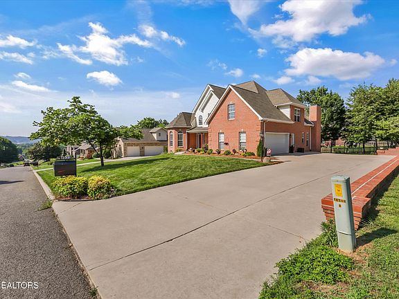 5th image of 8031 Leclay Dr