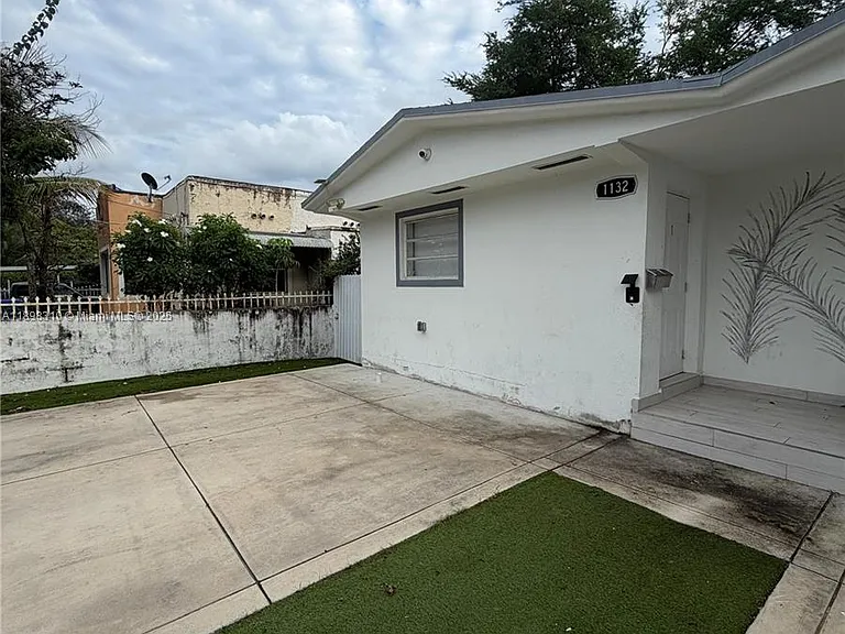 1132 NW 38th St #1132 — Photo 1