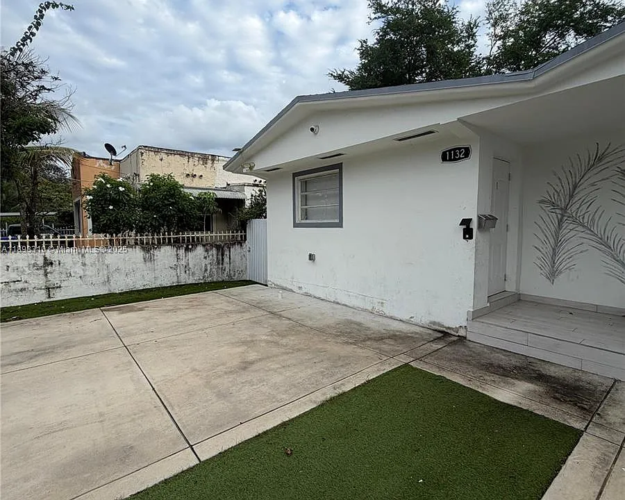 1132 NW 38th St #1132