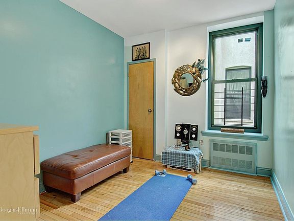 5th image of 842 Park Pl APT 4E