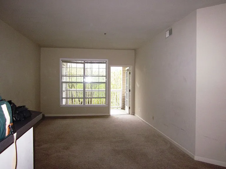 300 Riverbend Dr #2B — Photo 9