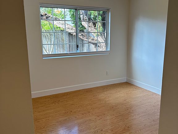 5th image of 1415 Pheasant Dr