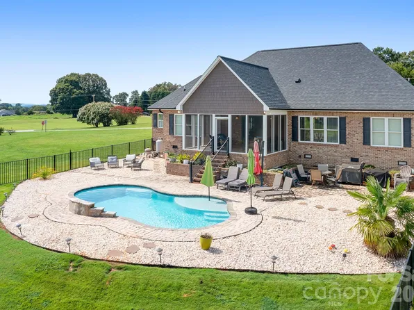 2261 Eva Ct, Lincolnton, NC 28092