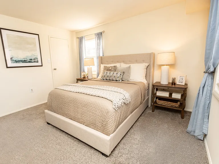Traditional bedroom at Seminary Roundtop Apartments in Lutherville-Timonium