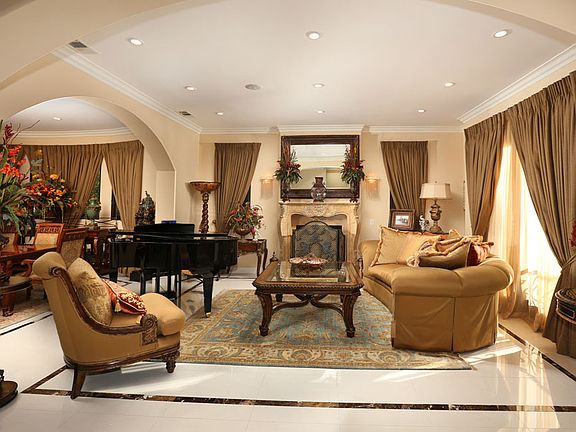3rd image of 460 N Poinsettia Pl