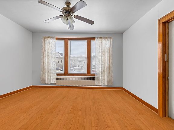 5th image of 2207 N Nagle Ave