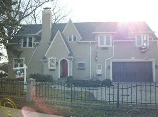 28126 Jefferson Ave, Saint Clair Shores, MI 48081