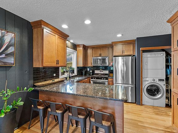 3rd image of 1805 Archer Ln N