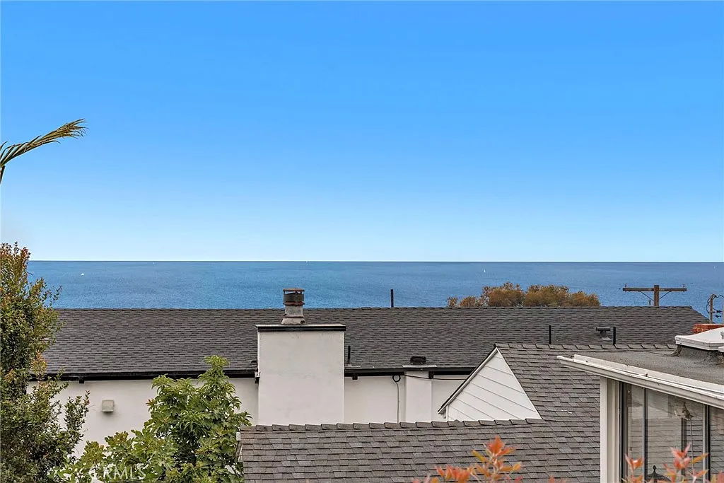 3 bed, 1359 sqft, $5,995 — Photo 3