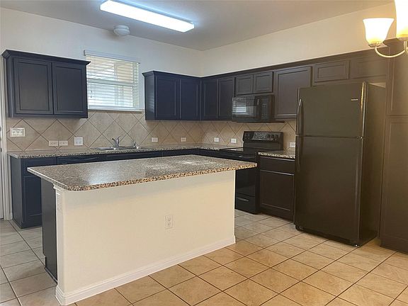 5th image of 419 Katmai Cir