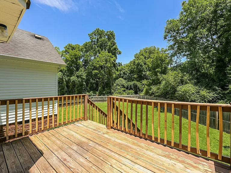 704 Parrish Point — Photo 16