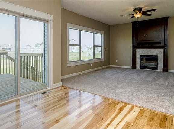 2nd image of 675 SE Madrone Ln