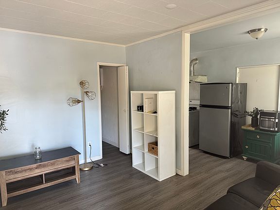 3rd image of 807 Adelaine Ave