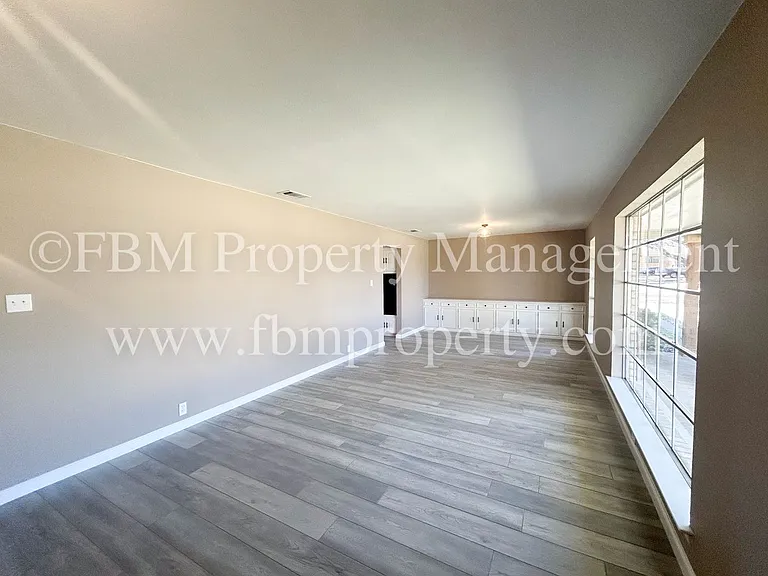 1005 Sunset Dr — Photo 6