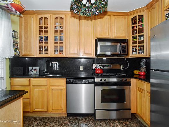 5th image of 7 Edwards St APT 1G