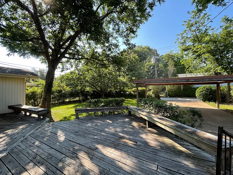 1303 Northlake Dr — Photo 22