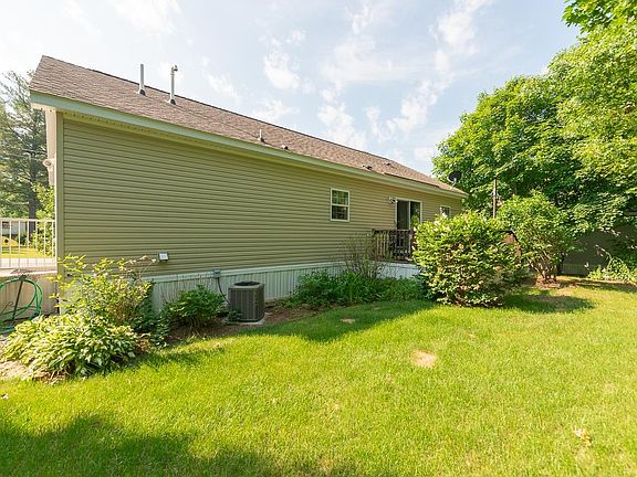 2nd image of 6 Mapleshade Drive