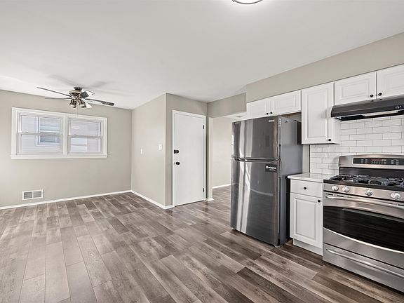 3rd image of 516 Avenue E #2