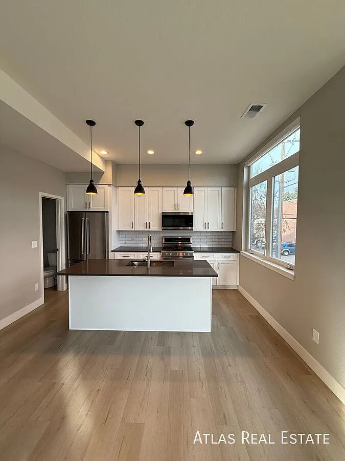 Coming Soon Modern 2 Bedroom Townhome With Rooftop Mountain Views In The Heart Of Englewood — Photo 4