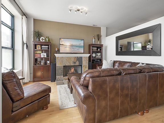 5th image of 4050 N Lincoln Ave Unit 302