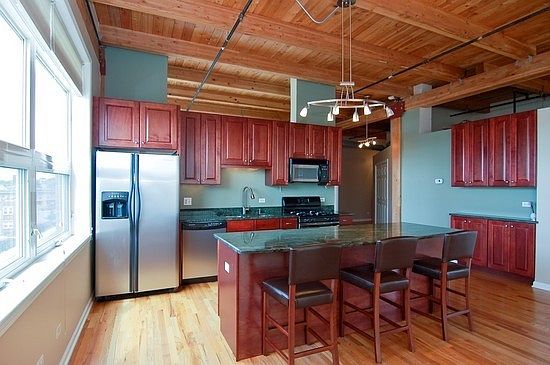 4th image of 2806 N Oakley Ave APT 402
