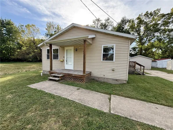 1635 N 28th St, Decatur, IL 62526