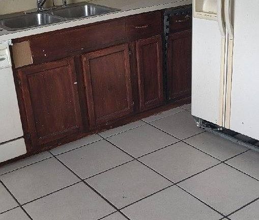 4th image of 1112 Avenue G APT B