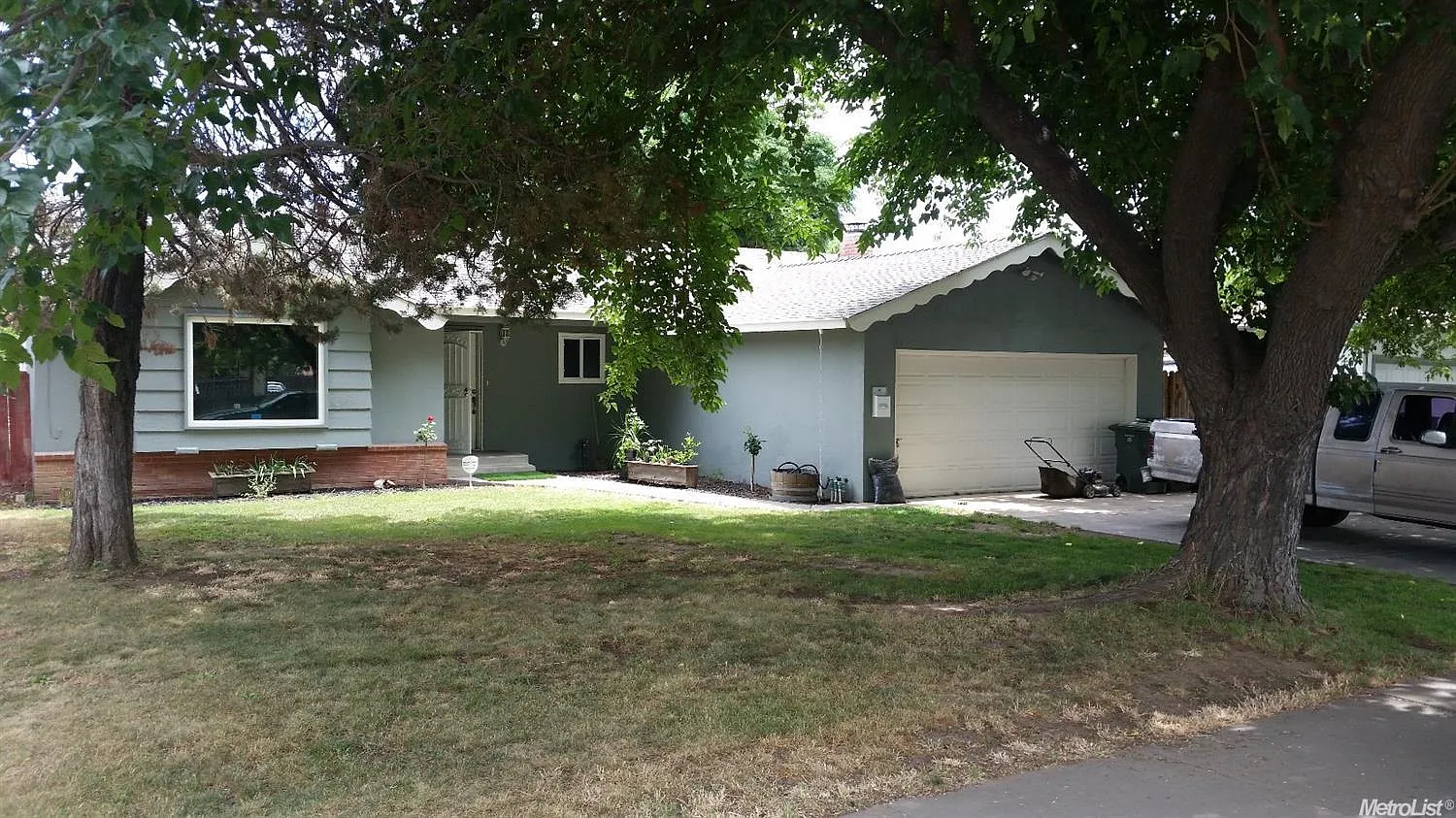910 East Ave photo 1