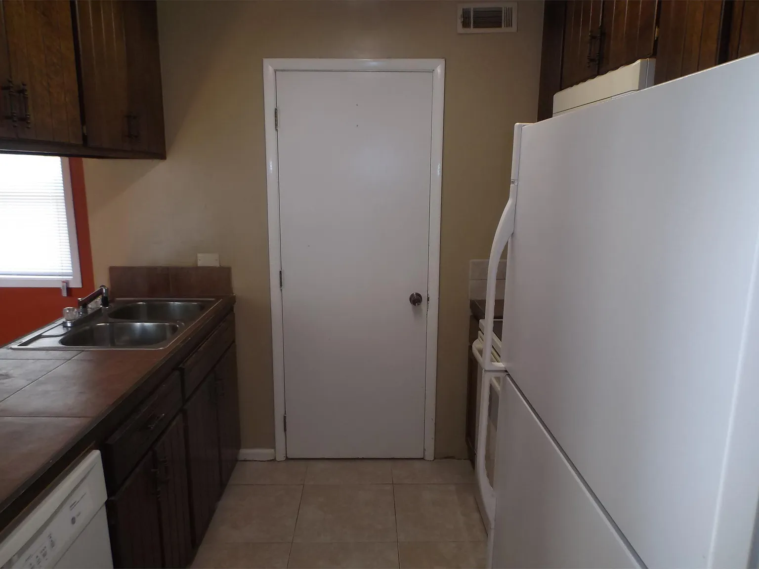 5 Crestwood - 1 — Photo 2