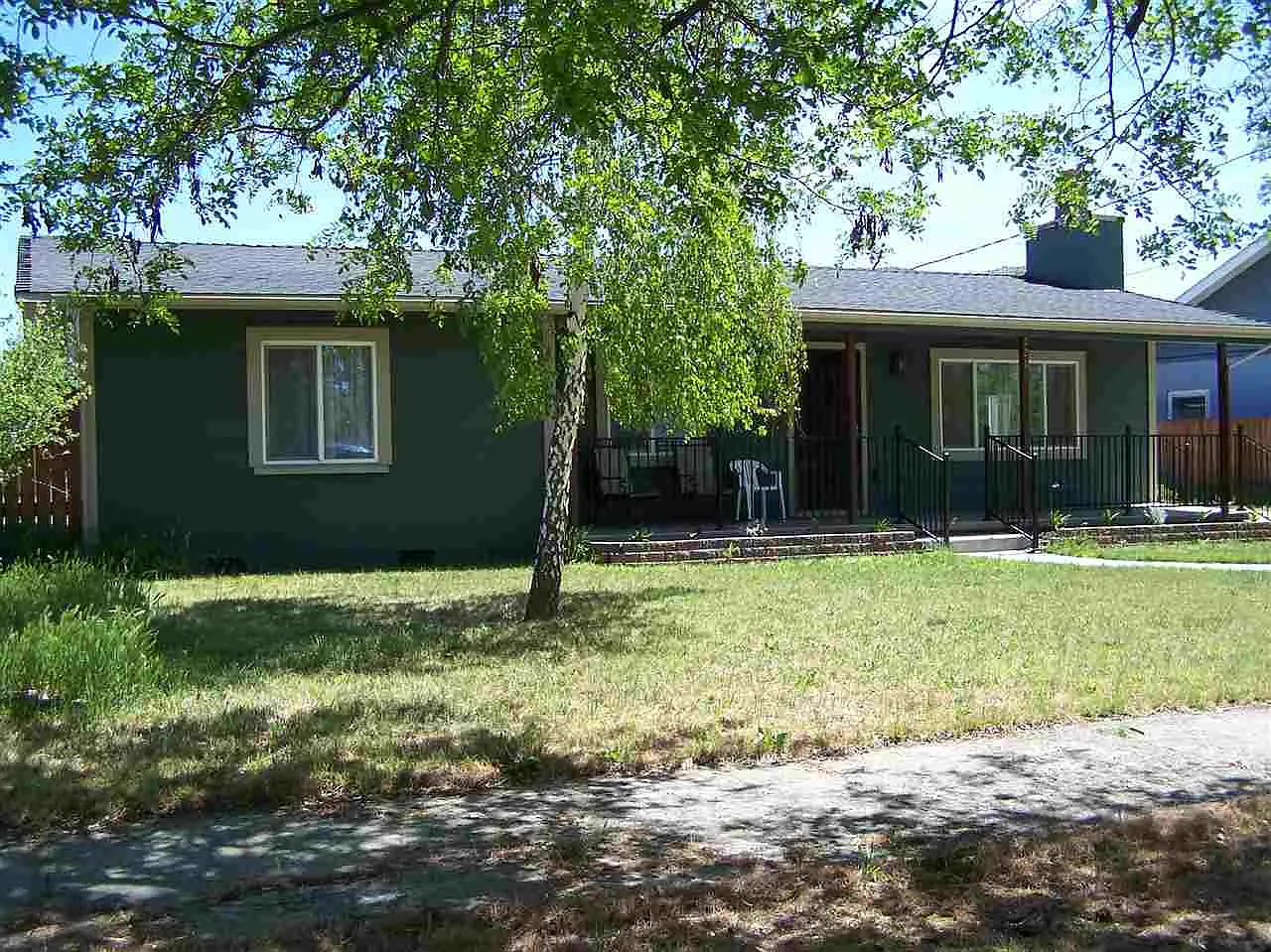 221 N 9th St photo 1