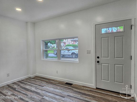 4th image of 32 N Jones St
