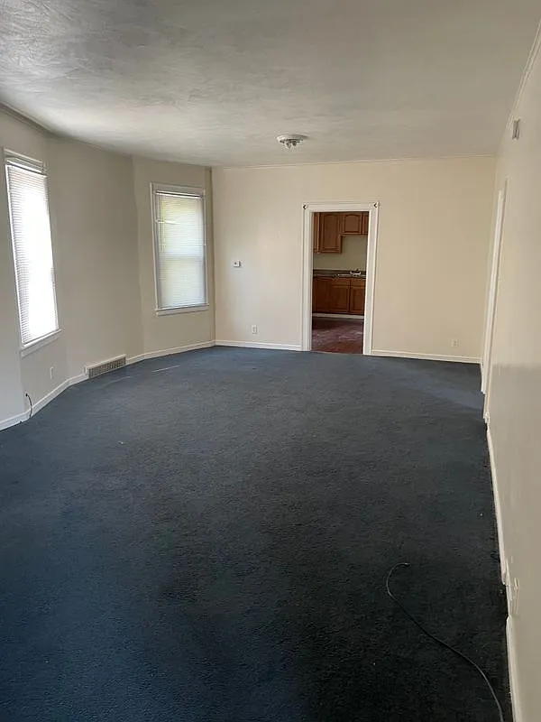 3 bed, 1.0 bath, 1200 sqft, $1,450 — Photo 2