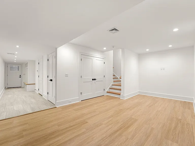 Finished LOWER LEVEL w/Mudroom