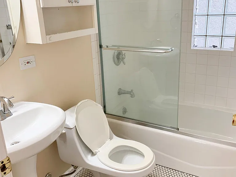 3111 N Southport Ave #2 — Photo 8