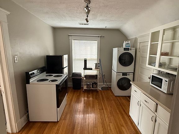 3rd image of 3704 Jefferson St APT 3