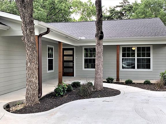 3rd image of 2839 Gladstone Dr