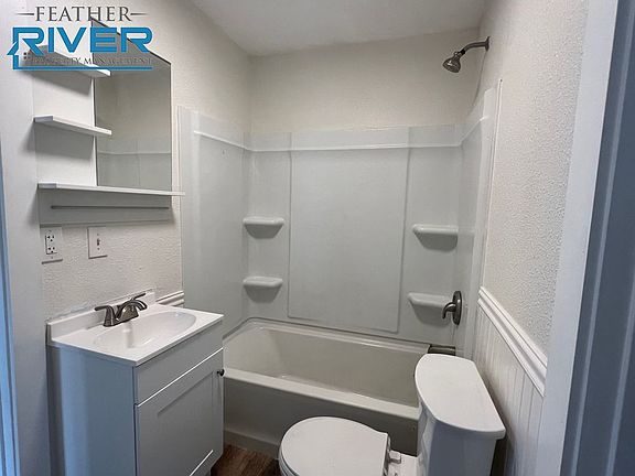 5th image of 1058 Grand Ave APT 1
