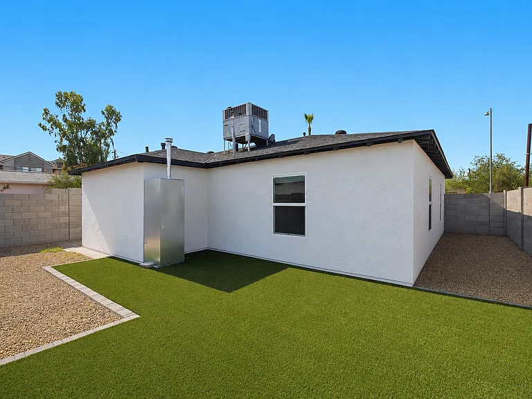 1005 E Mariposa St — Photo 20