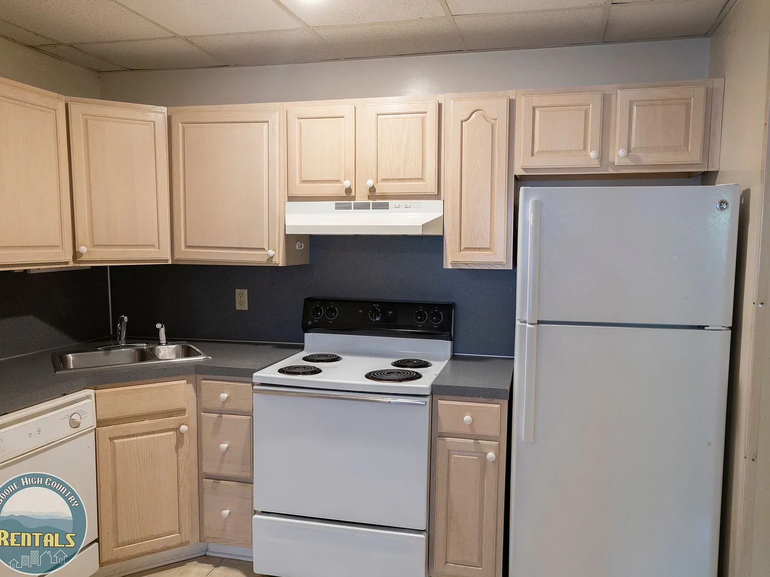Boone Creek Apartments - 2bd/2ba: Centrally Located! Walk to AppalCART! Parking Included — Photo 3