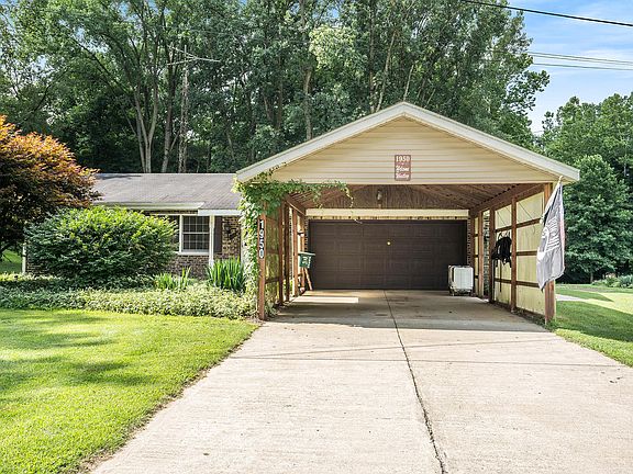 2nd image of 1950 Glenford Ln