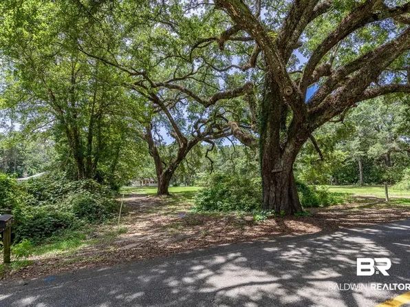 14300 Oak St, Magnolia Springs, AL 36555