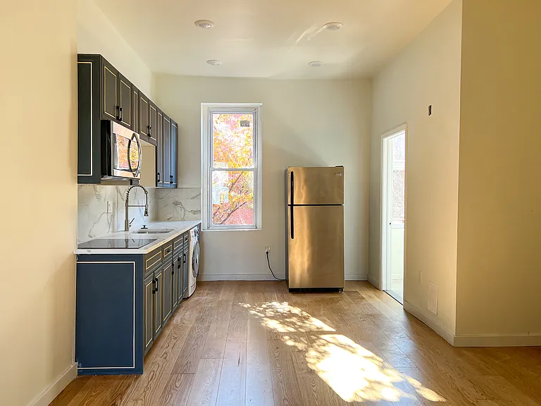 2129 Pine St #2F — Photo 3