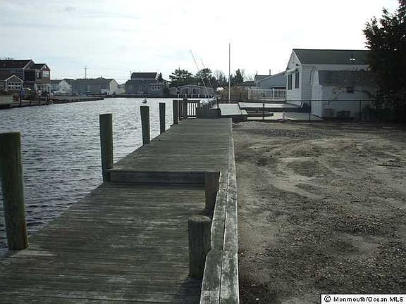 2nd image of 601 Southend Avenue
