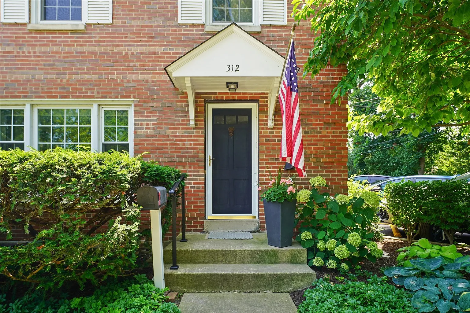 312 Jackson Ave photo 1