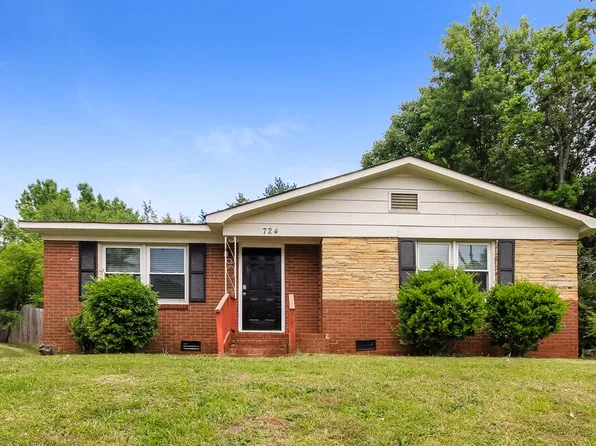 724 Dunbrook Ln, Charlotte, NC 28217