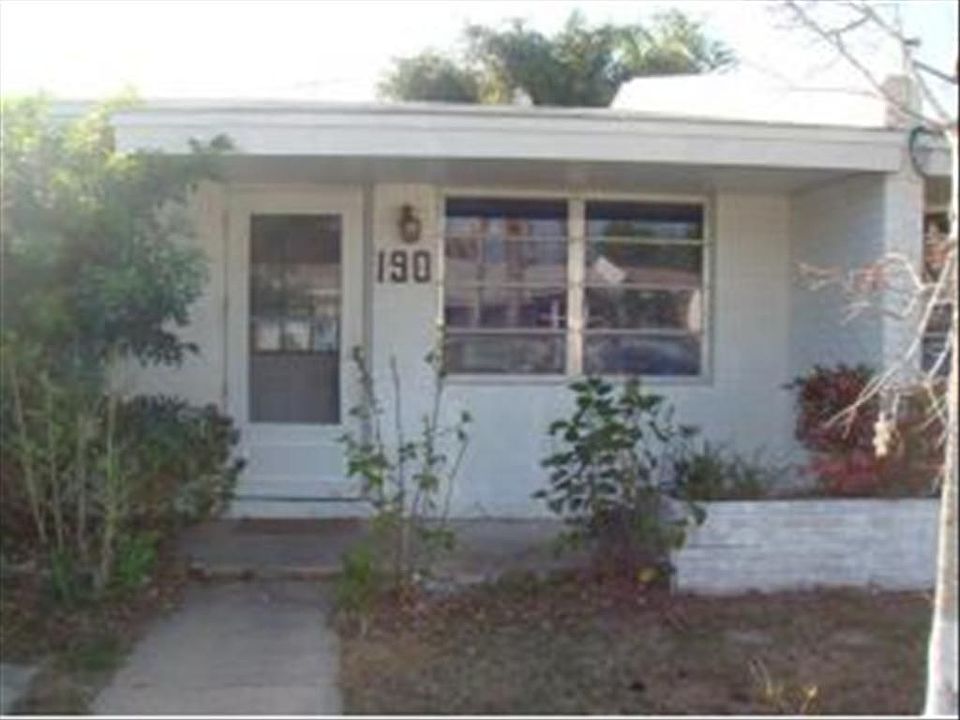 1st image of 190 W Towne Pl